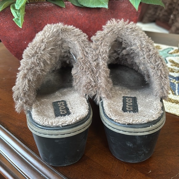 CROCS Cobbler Eva Clogs Black w/ Walnut Faux Fur Lining Slip On Casual Shoes - Picture 7 of 16